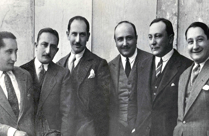 تصویر سیاه و سفید از شش برادر تاسیس کننده کمپانی بنلی
